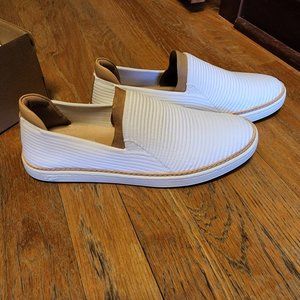 Ugg UGG Women's Sammy Sneaker Size 8/39 White New in Box